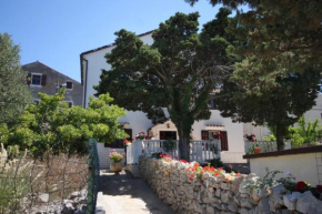 Отель Apartments and rooms with parking space Cunski, Losinj - 2498  Ćunski